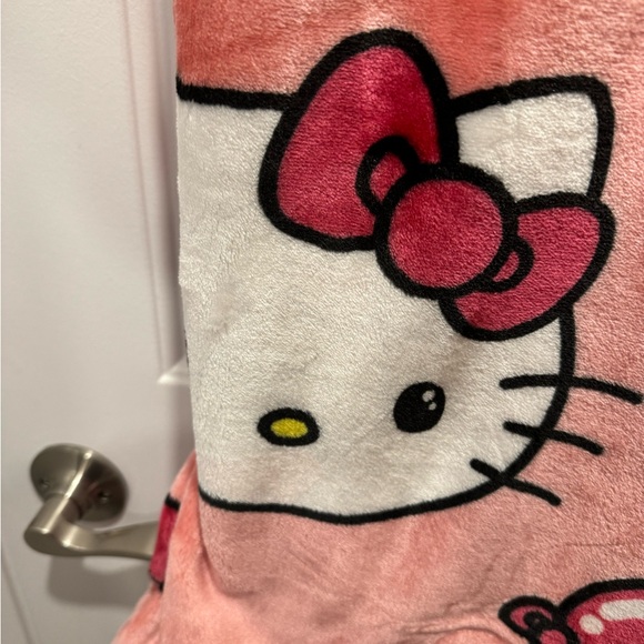 Hello Kitty Cherry Throw 🍒🍒 - Picture 4 of 6